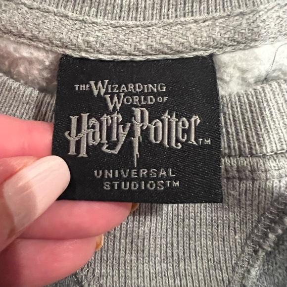 Universal Studios Harry Potter Gray Slytherin Sweatshirt, medium, EUC, green - Picture 3 of 7